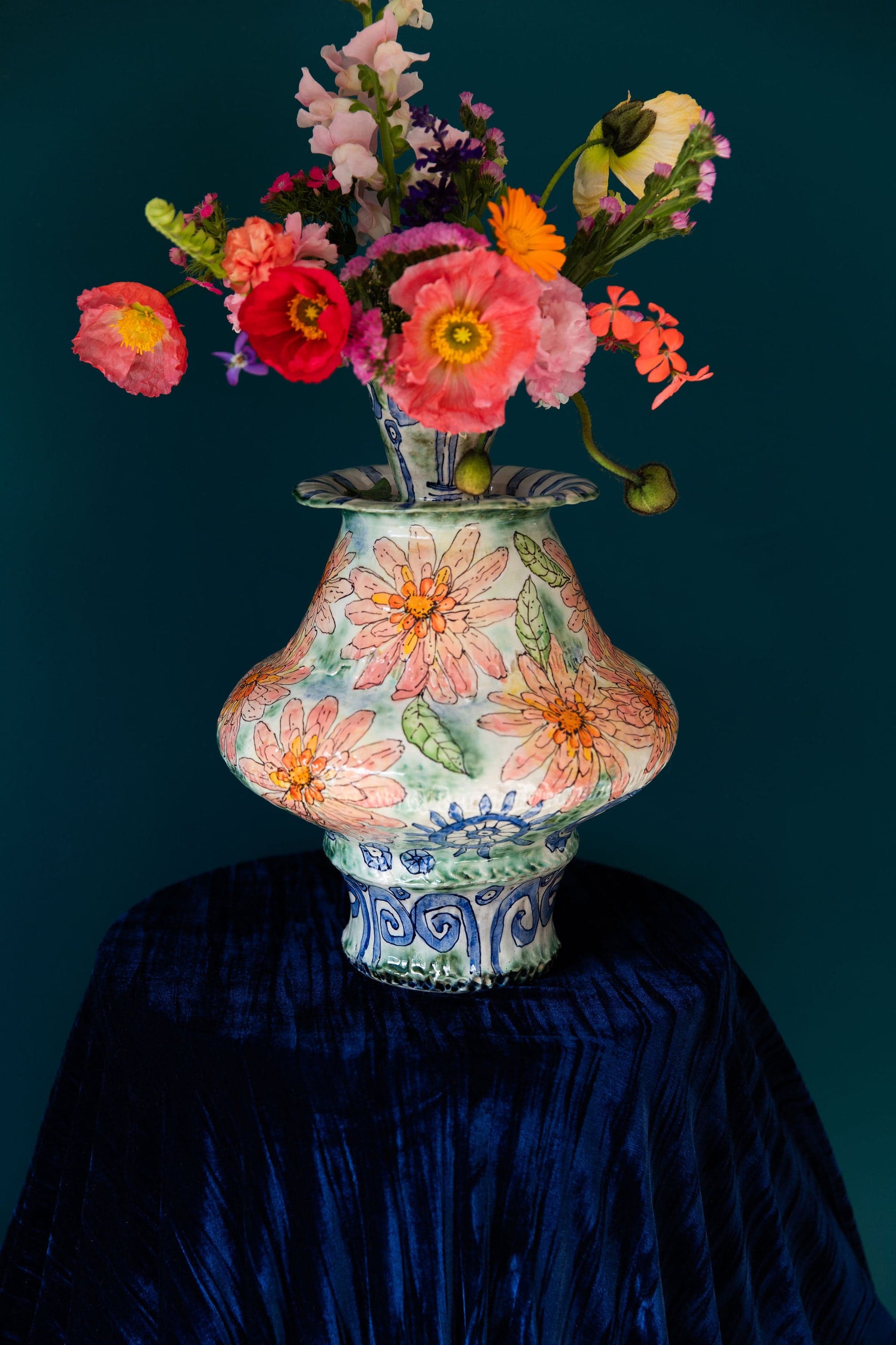 Dreamy Zinnia Urn — Pia Kuykhoven