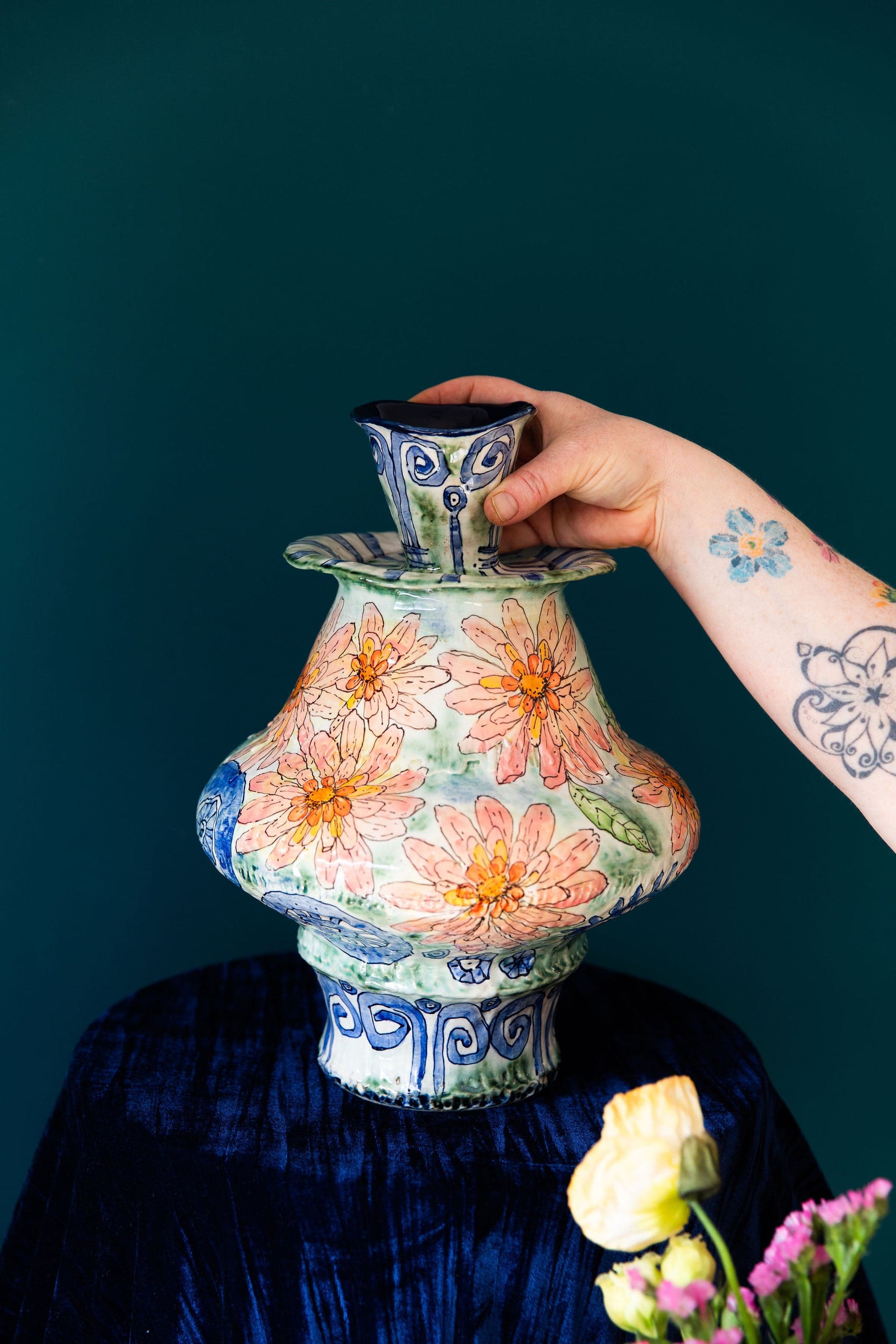 Dreamy Zinnia Urn — Pia Kuykhoven
