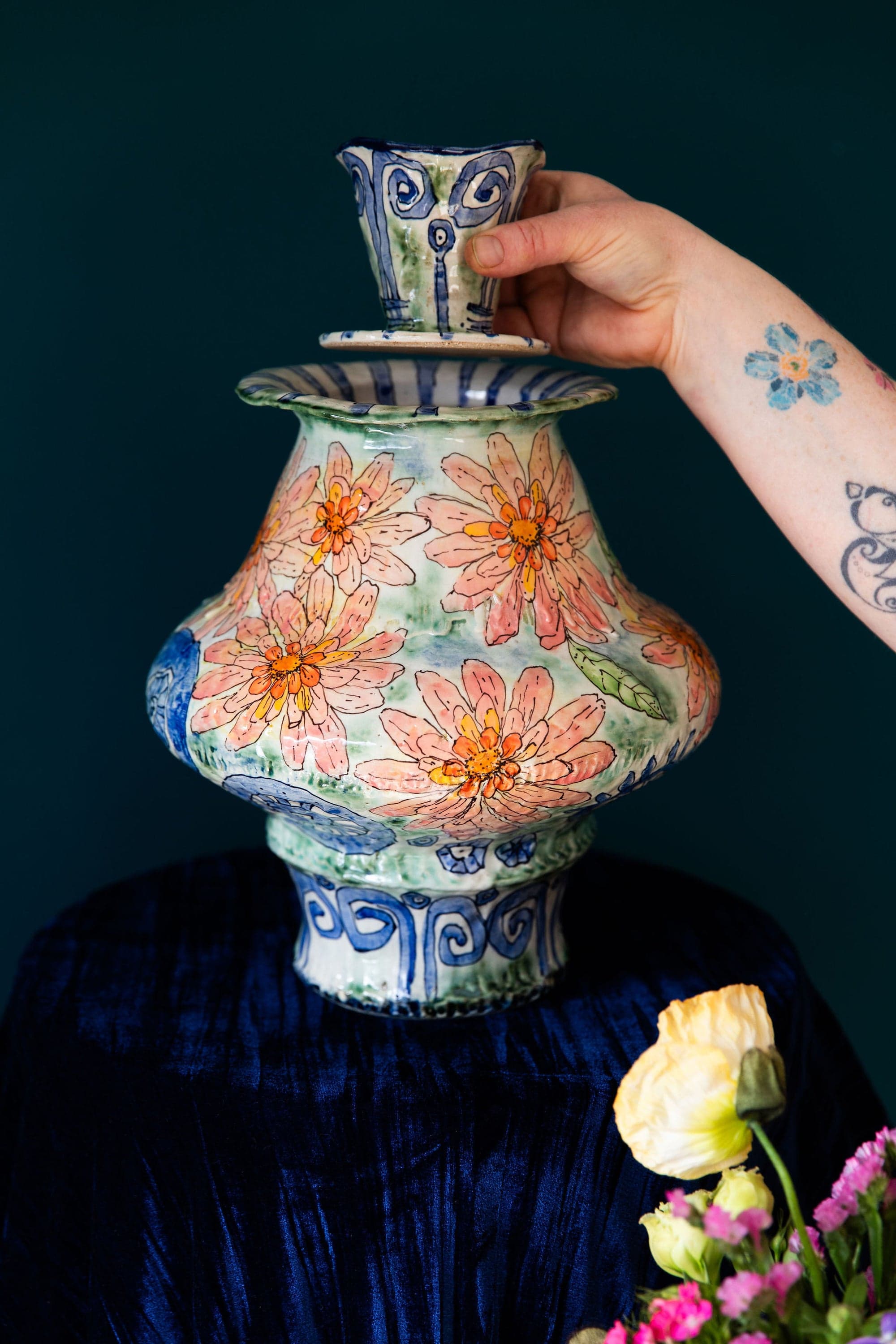 Dreamy Zinnia Urn — Pia Kuykhoven